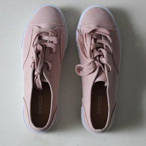 Size 39 (8) New Pink DIVIDED Shoes